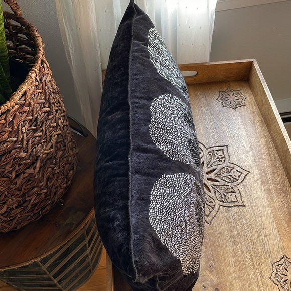 🎉HP🎉💀Gorgeous Skull Accent Pillow 💀Sparkling beaded design! NWT! - Picture 11 of 16